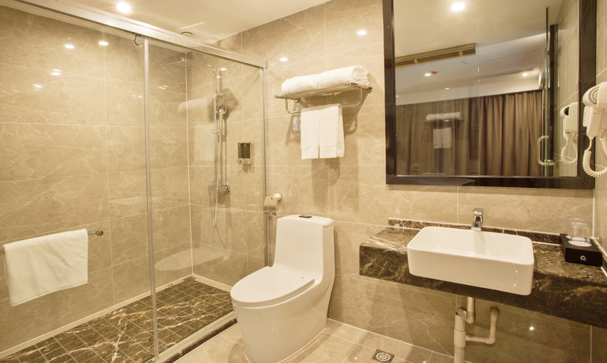 Bathroom, Days Inn by Wyndham Business Place Guilin Yishun, Guilin