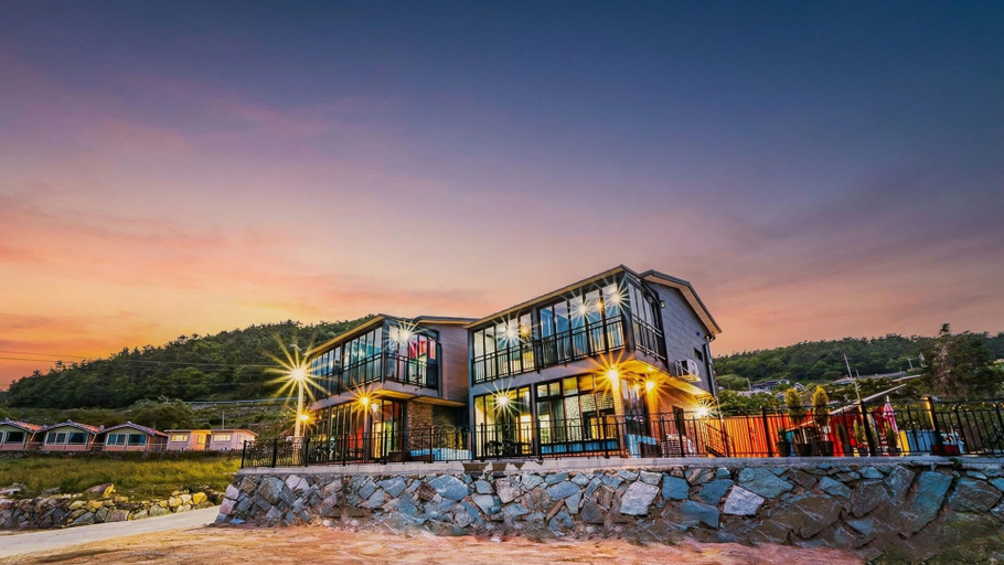 Exterior & Views 2, Namhae Yanghwa Seaside Pension, Namhae