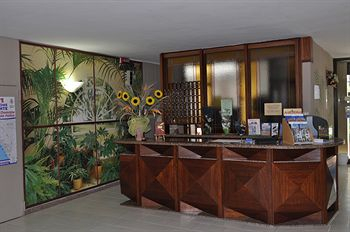 Others 5, Aurhotel, Caserta