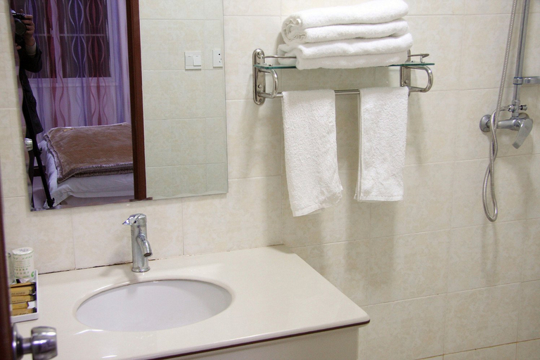 Bathroom 2, Haimengyue Hotel, Dali Bai