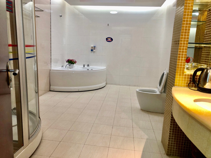 Bathroom 2, Sanbao Hotel, Bayin'gholin Mongol