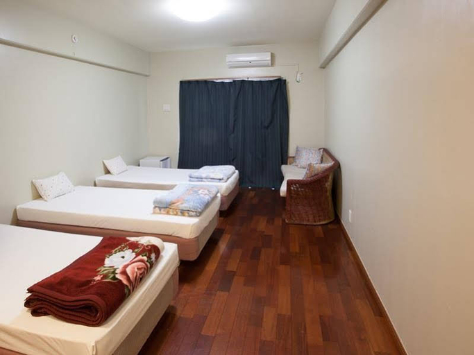Bedroom 2, Uminchuno Yado, Nago