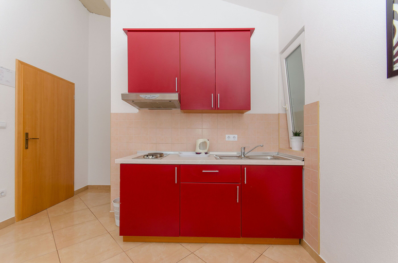 Others 3, Studio apartment with a seaview, Tučepi