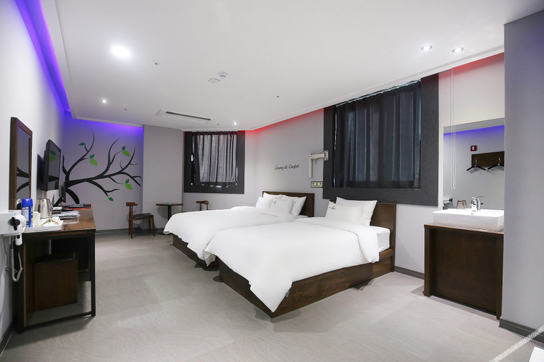 Bedroom 2, Jincheon Lou Hotel, Eumseong
