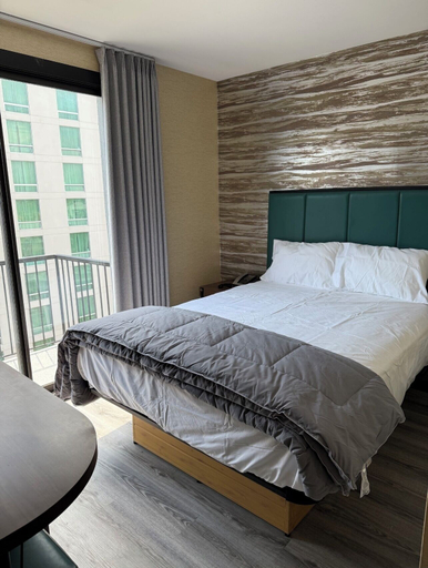 Room 2, Skylux Hotel Long Island City, New York