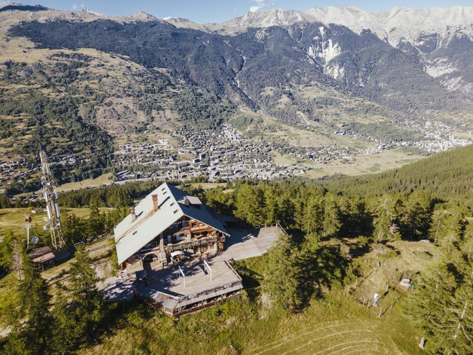 Others 5, Le Refuge du Grand Hotel - Altitude 1900 m - Acces Cabine - Cabin Access, Hautes-Alpes