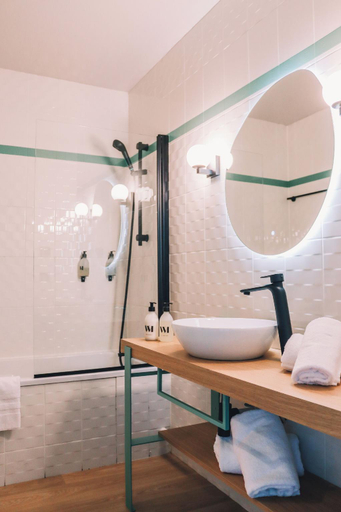 Bathroom 4, Hotel Best of Both - Divonne-les-Bains, Ain
