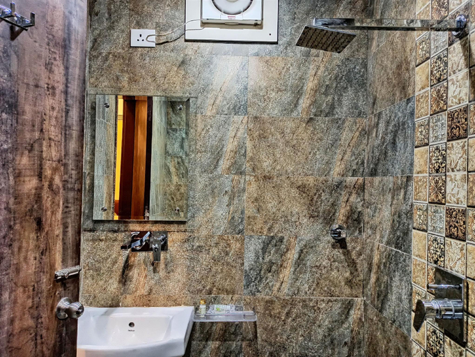 Bathroom, Hotel Janki Inn, Varanasi