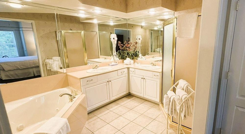 Bathroom 3, French Quarter Resort, Taney