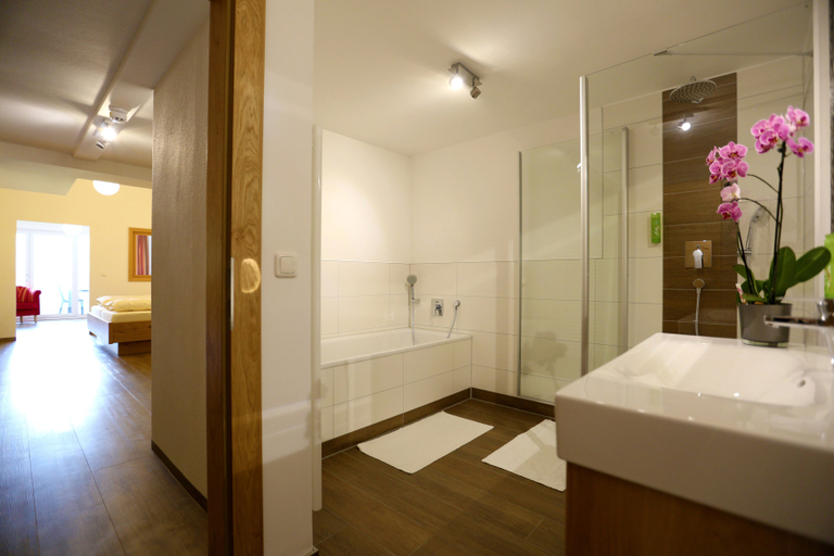 Bathroom 3, Hotel Friedenseiche, Bad Tölz-Wolfratshausen