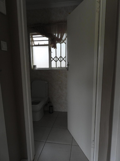 3, 2 Bedroomed Apartment With En-suite and Kitchenette - 2067, Harare
