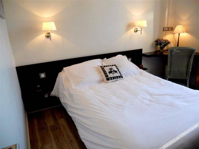 Bedroom, Logis Hôtel de Bretagne, Ille-et-Vilaine