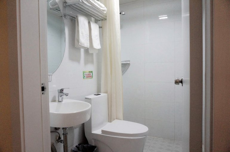 Bathroom 2, Nantong Rucksack Inn, Nantong