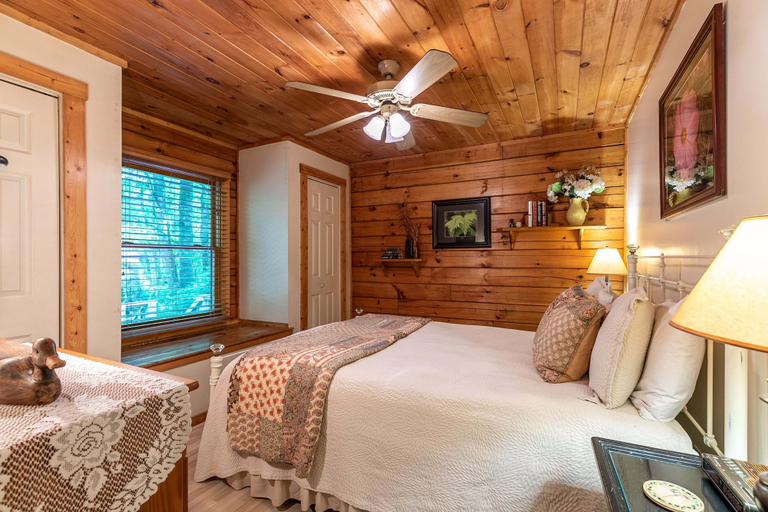 Interior 4, Trillium, Watauga