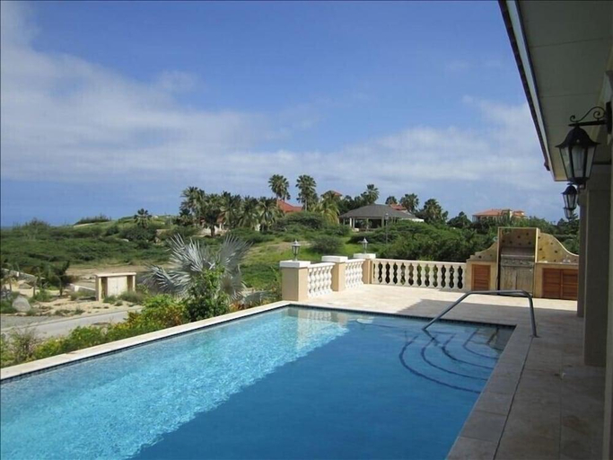 Sport & Beauty, Walking to the Beach Villa