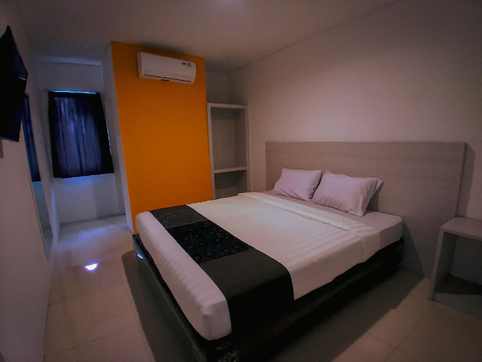 Bedroom, LG Hotel Jember by Callirooms, Jember