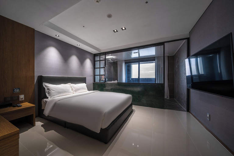 Bedroom 2, sky & sea hotel, Jung
