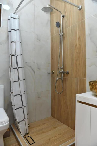 Bathroom 4, Hayi Tun Guesthouse