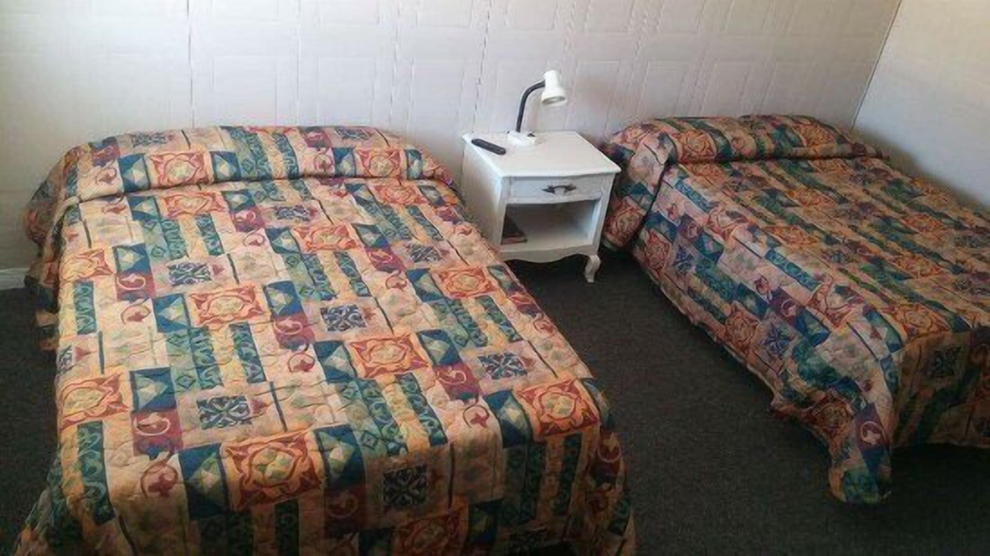 Bedroom 4, Sharptail Motor, Division No. 18