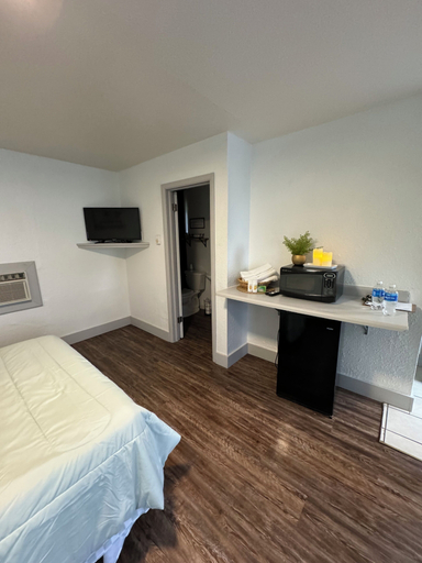 Bedroom 5, Omro & Fish Inn, Winnebago