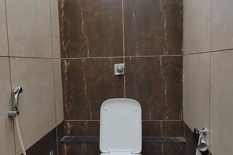 Bathroom, Hotel Om Inn, Pune
