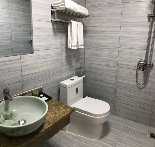 Bathroom, LSHA Blue Coast Boutique Inn, Liangshan Yi