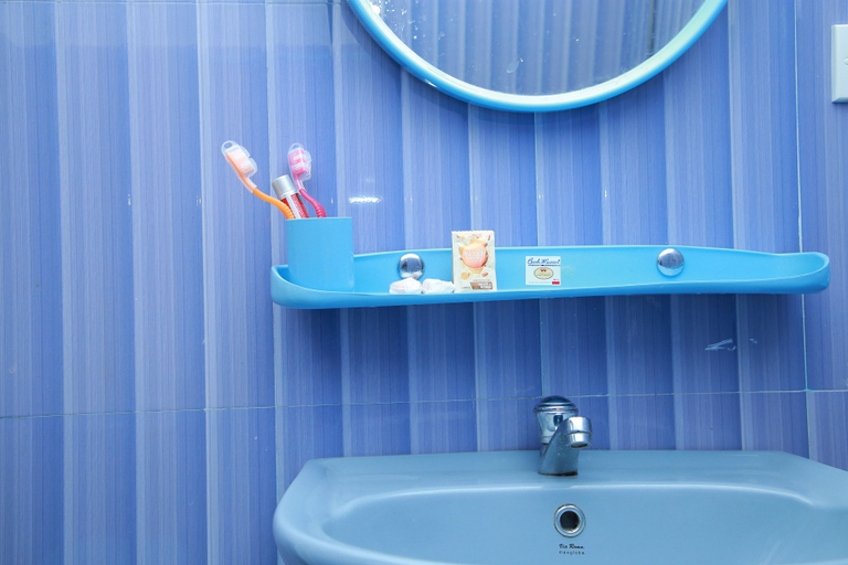 Bathroom 4, Angel of Galle, Akmeemana
