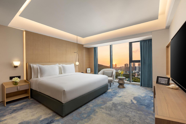Bedroom 3, Crowne Plaza DALIAN KERREN by IHG, Dalian