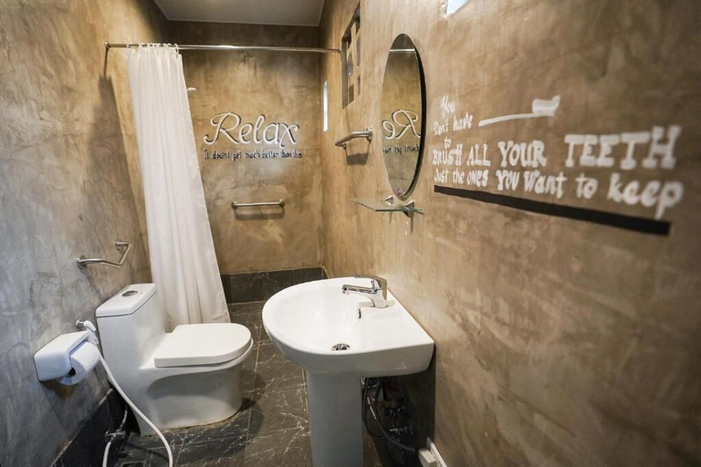 Bathroom 3, Ted's Bed and Breakfast, Santa Cruz