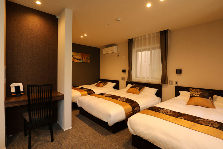 Bedroom 4, グランドベース博多南, Fukuoka
