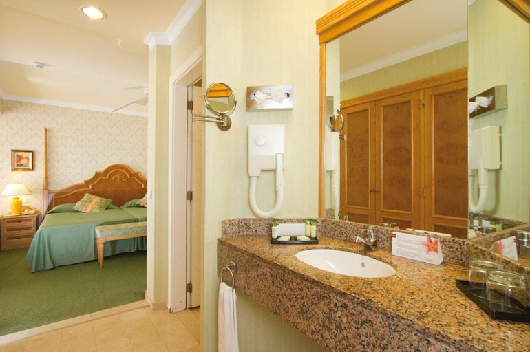 Bathroom 5, Hotel Riu Palace Jandia, Las Palmas