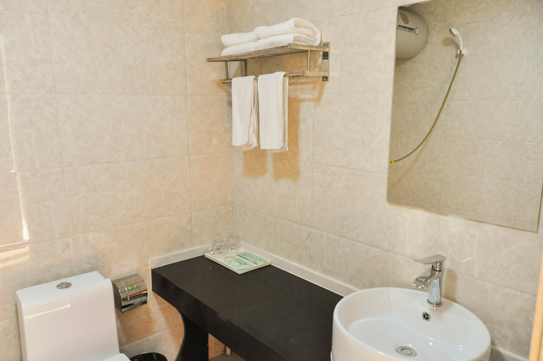 Bathroom 3, Wanruihe Hotel, Chifeng