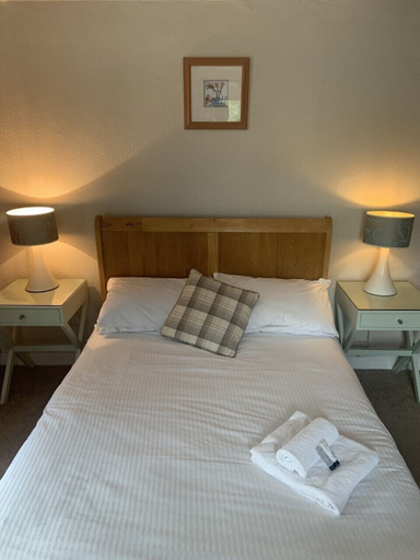 Bedroom 2, The Halfway House Pub and Kitchen, Cornwall