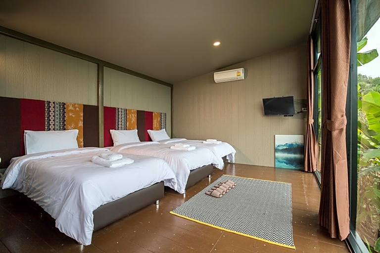 Bedroom 2, Thanburi Resort, Chom Thong