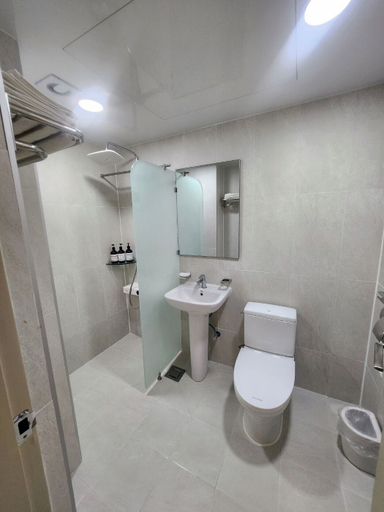 Bathroom 3, hotel b&b, Yuseong