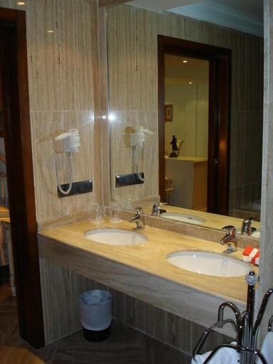 Bathroom 3, Hotel Hacienda Don Manuel, Badajoz