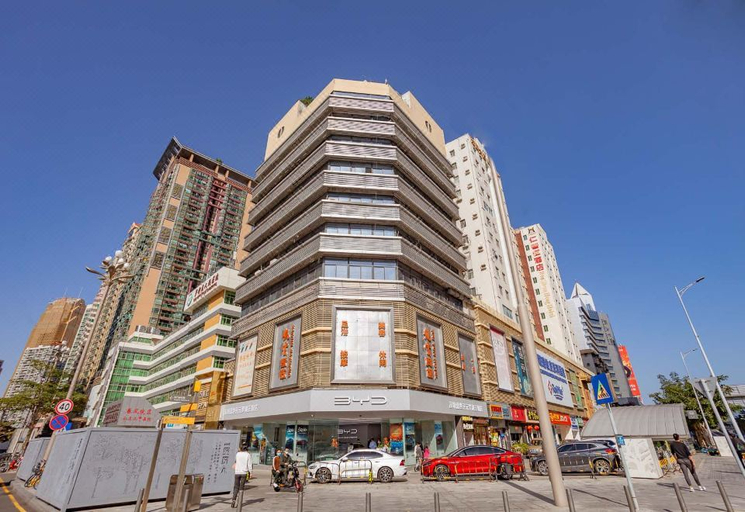Exterior & Views