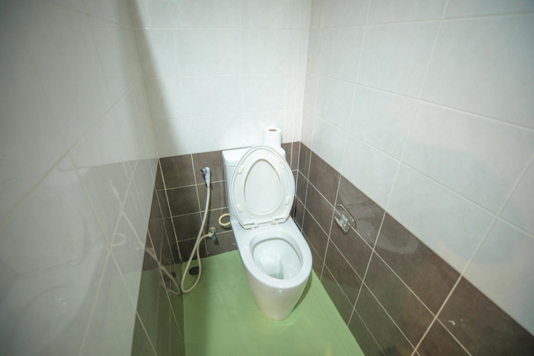 Bathroom 3, We Chat Inn, Phuket Island