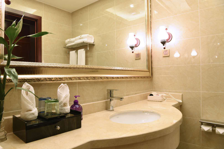 Bathroom 3, Beiting Hotel (Chengdu Shixi Park Metro Station), Chengdu