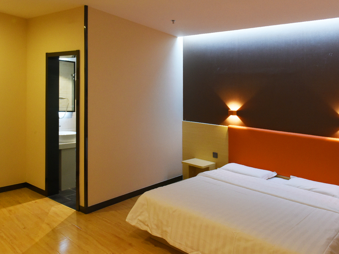 Bedroom 5, 7 Days Premium· Yantai Railway Station, Yantai
