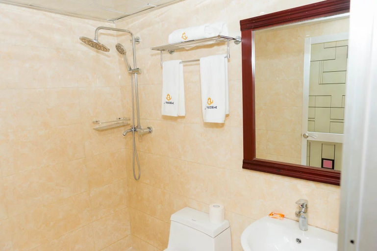 Bathroom 3, La Trezième, Kinshasa