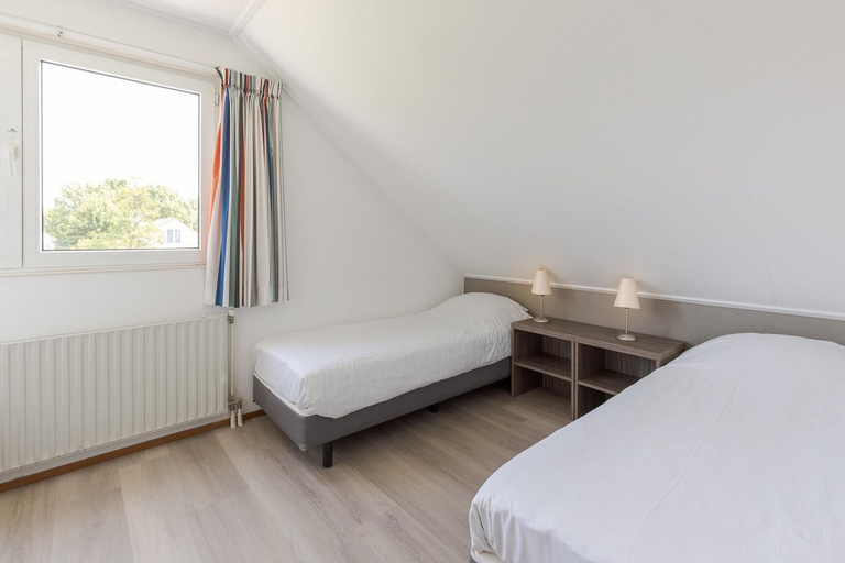 Room 4, Waterfront Bungalow With Garden, Wûnseradiel