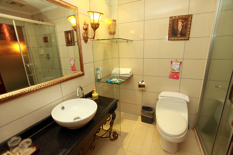 Bathroom 2, Xinju Hotel (Deyang Telecom Plaza), Deyang