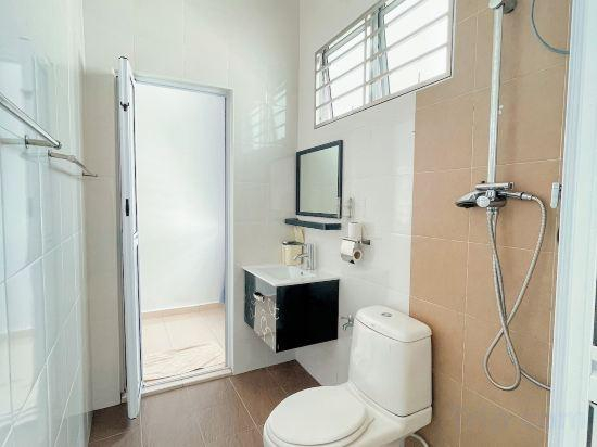 2, 4BDR Double storey homestay Yong Peng, FreeParking, Batu Pahat