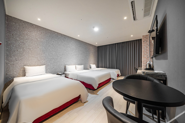 Bedroom 2, Andong Queen Hotel, Yecheon