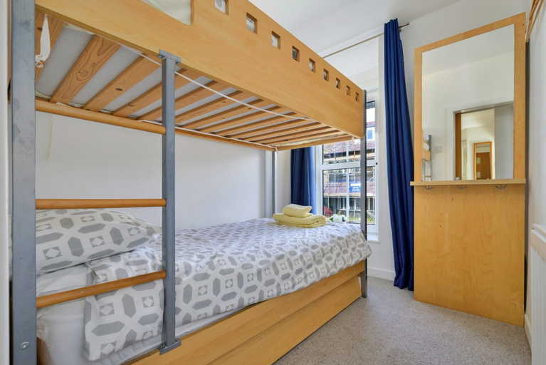 Room 4, Amazing Home With Cardigan Bay Views, Gwynedd