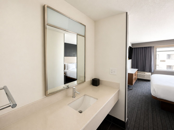 Bedroom 4, Courtyard by Marriott Houston Hobby Airport, Houston