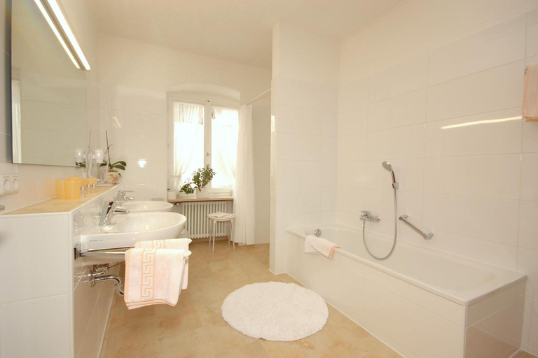 Bathroom 3, Gasthof Hirschen, Breisgau-Hochschwarzwald