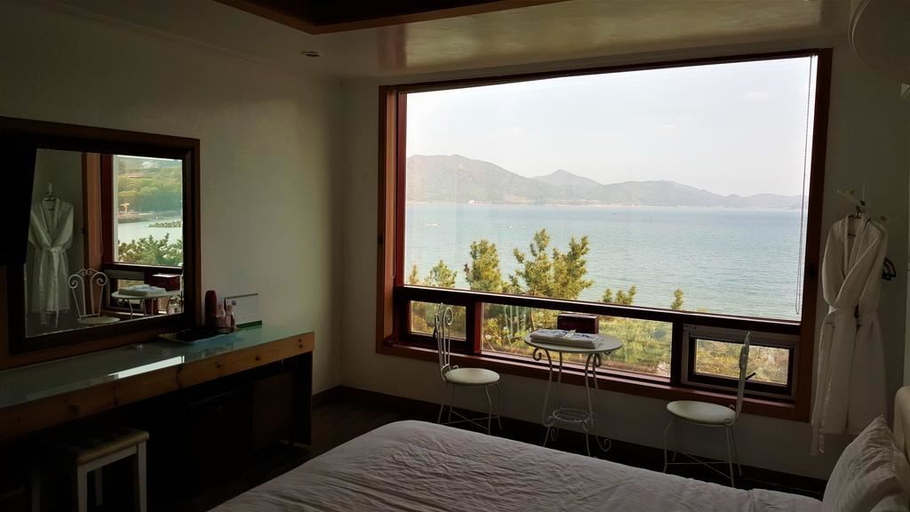 Bedroom 5, Namhae beach hotel, Namhae