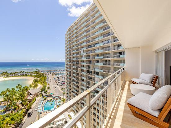5, Newly Reno’d Oceanview Luxe Stay w/ Free Parking, Honolulu